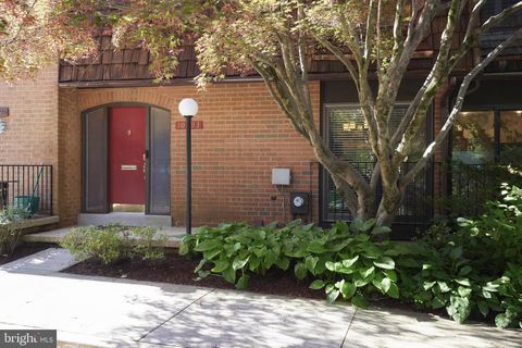 Photo of 10893 Deborah Drive, POTOMAC, MD 20854 (MLS # MDMC2182928)