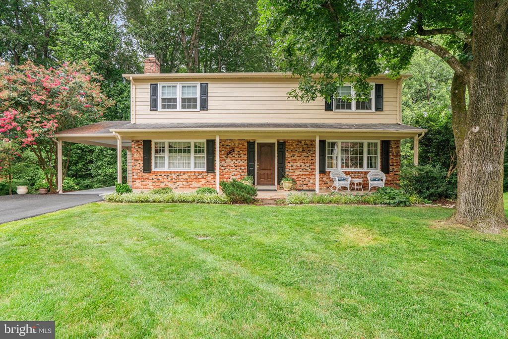 Photo of 7149 Game Lord Drive, SPRINGFIELD, VA 22153 (MLS # VAFX2290302)