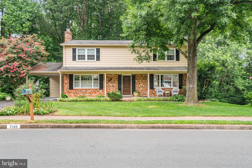 Photo of 7149 Game Lord Drive, SPRINGFIELD, VA 22153 (MLS # VAFX2290302)