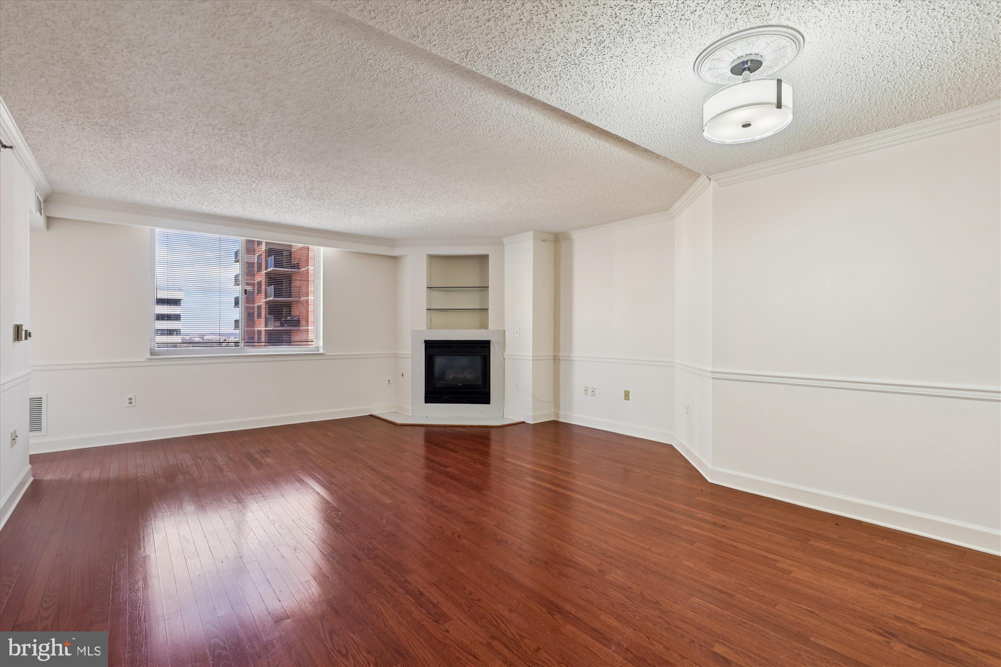 THE WILLIAMSBURG - Residential