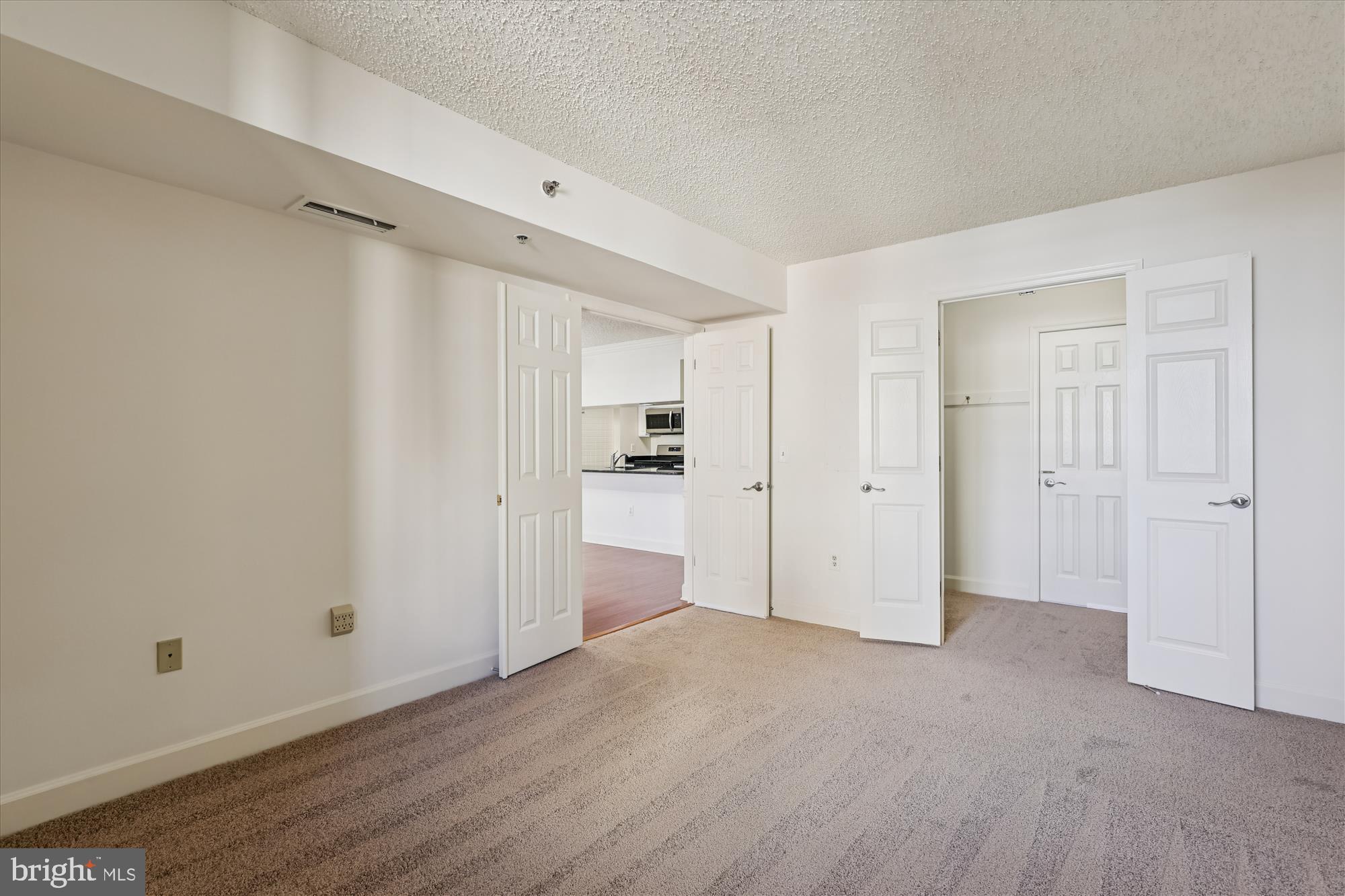 THE WILLIAMSBURG - Residential