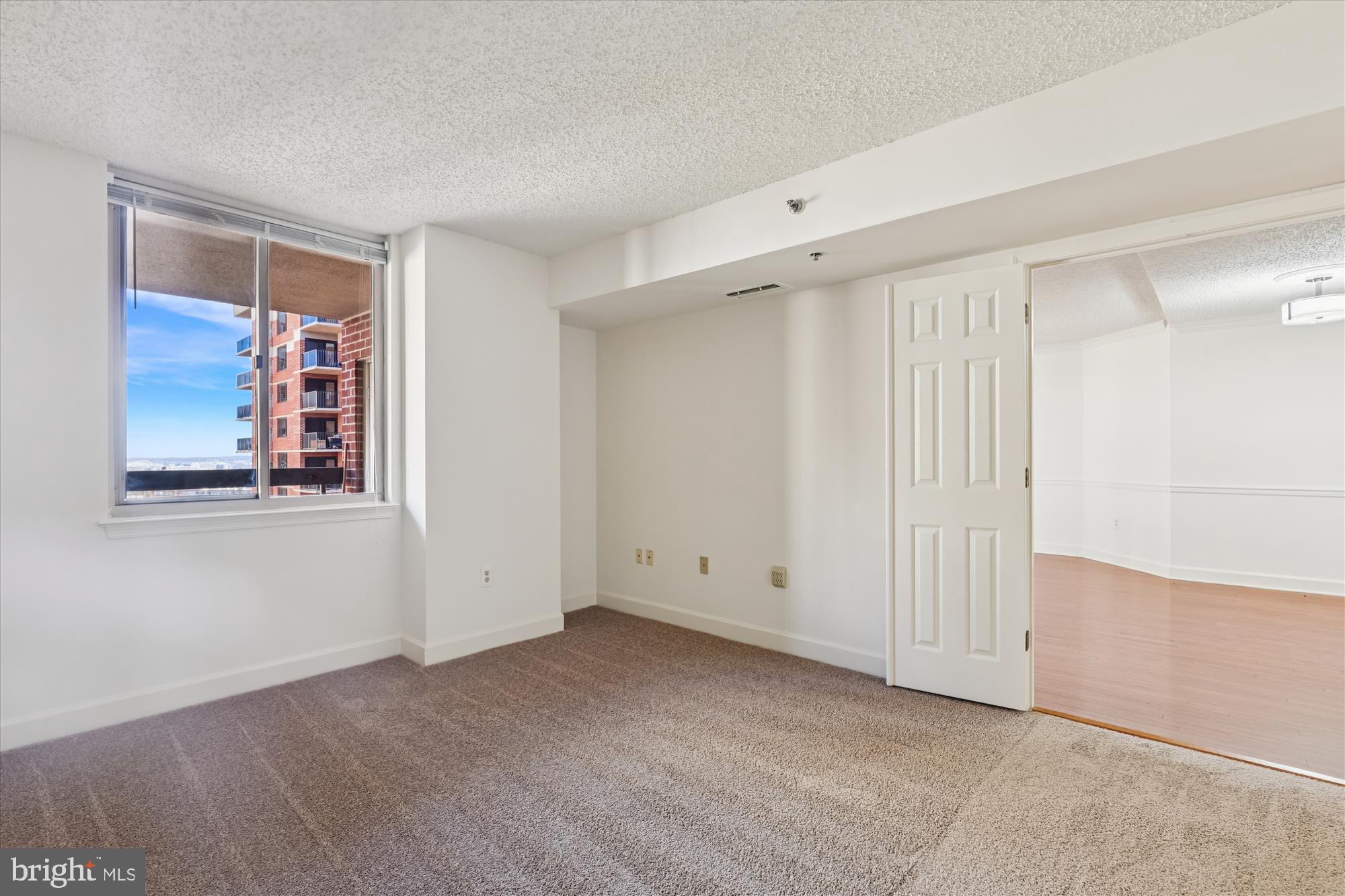 THE WILLIAMSBURG - Residential