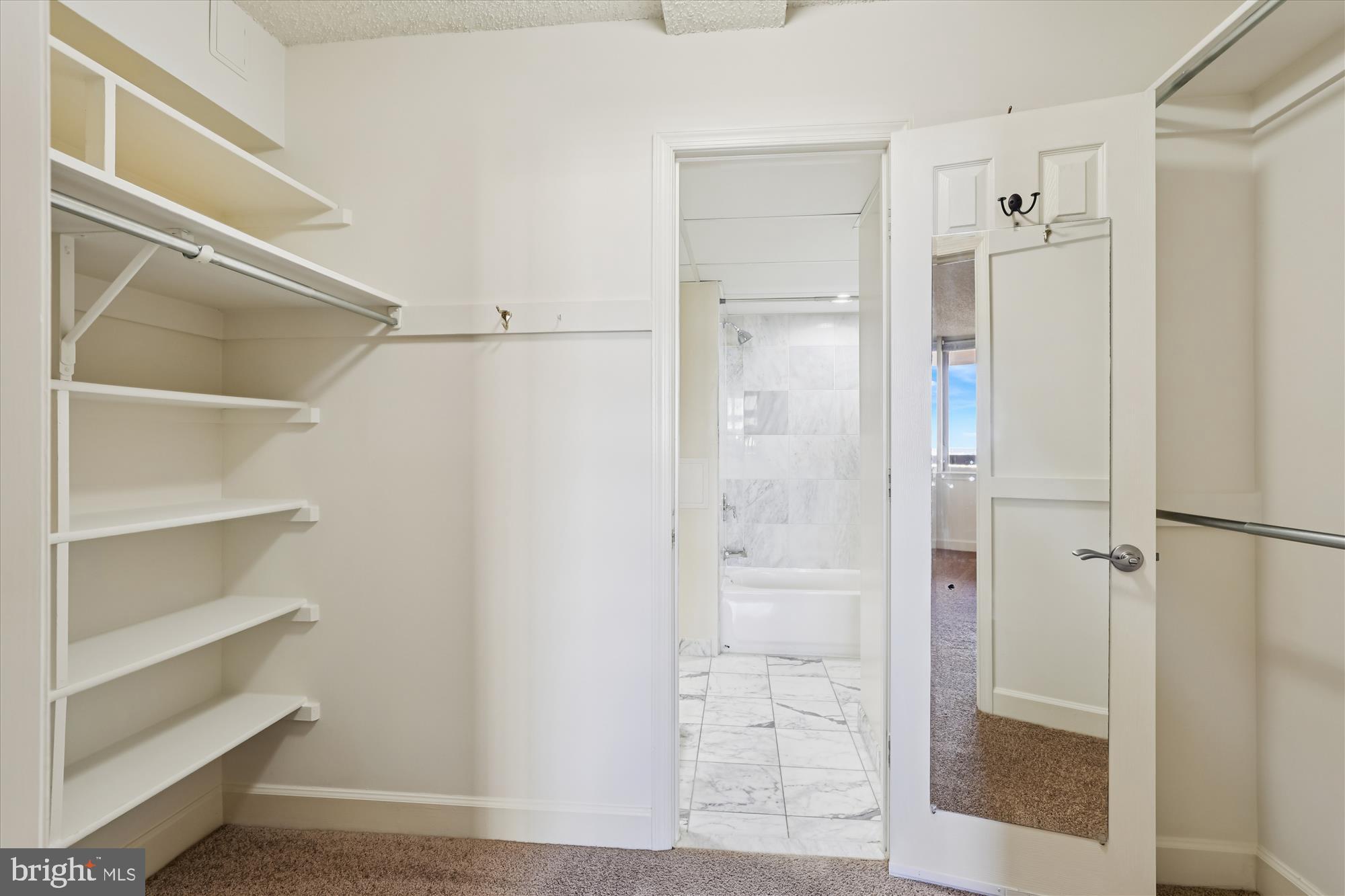 THE WILLIAMSBURG - Residential