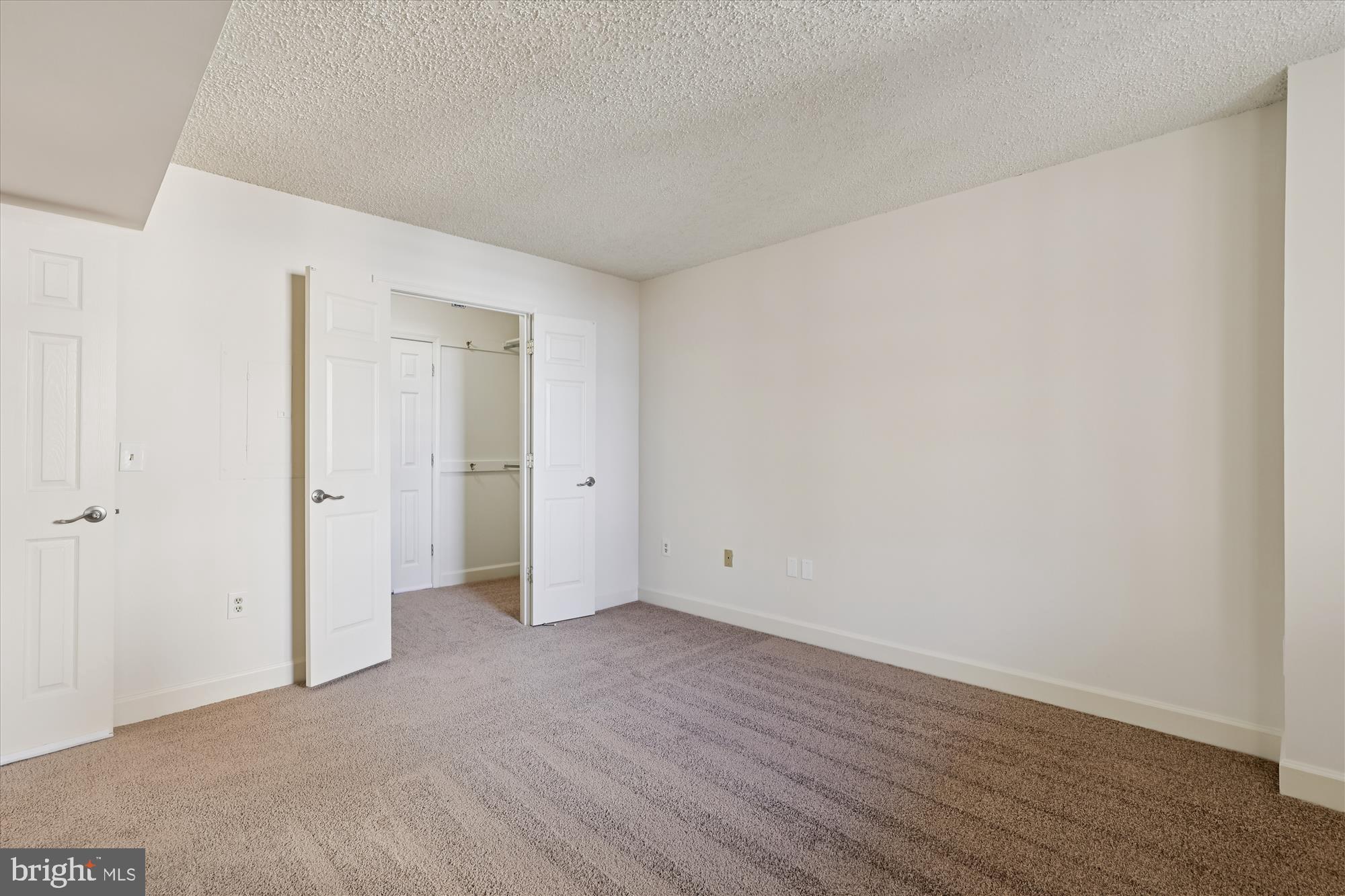 THE WILLIAMSBURG - Residential