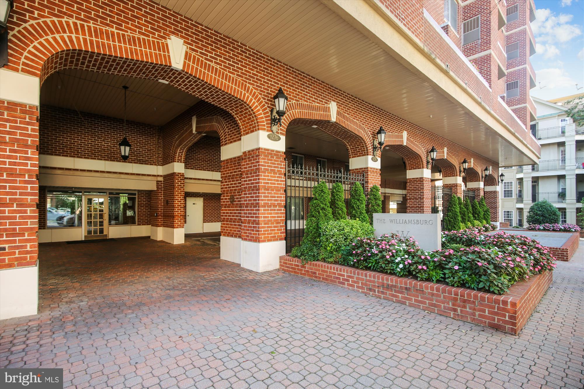 THE WILLIAMSBURG - Residential