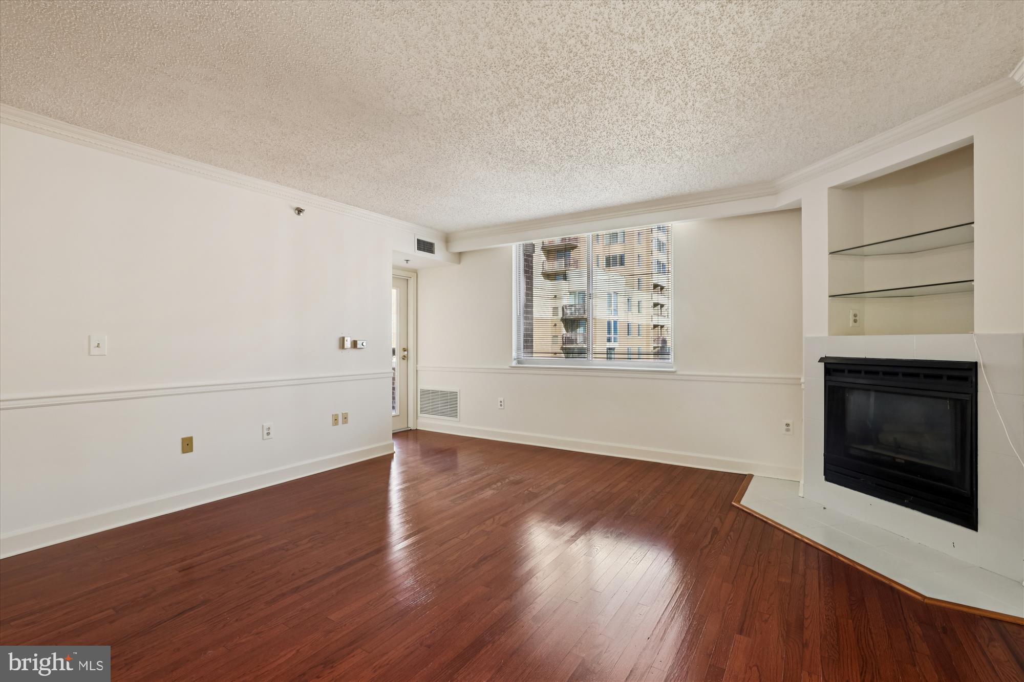 THE WILLIAMSBURG - Residential