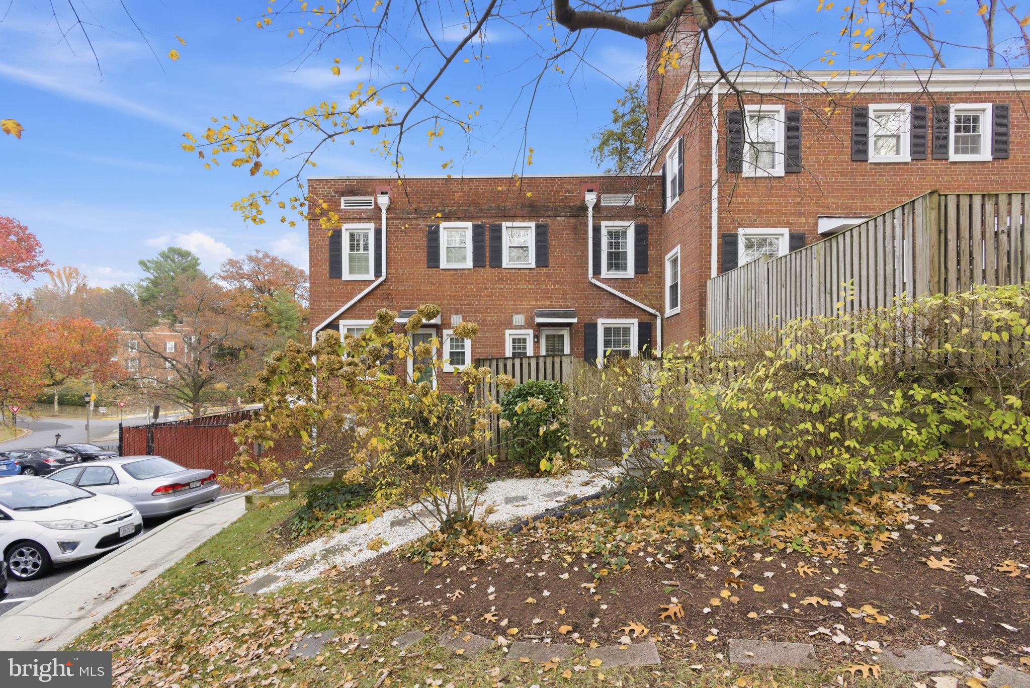 2842 S COLUMBUS STREET