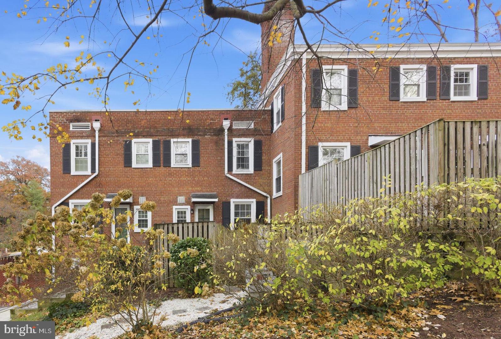 2842 S COLUMBUS STREET