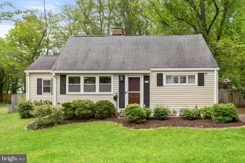 6604 Barrett Road, Falls Church, VA MLS: VAFX2239232