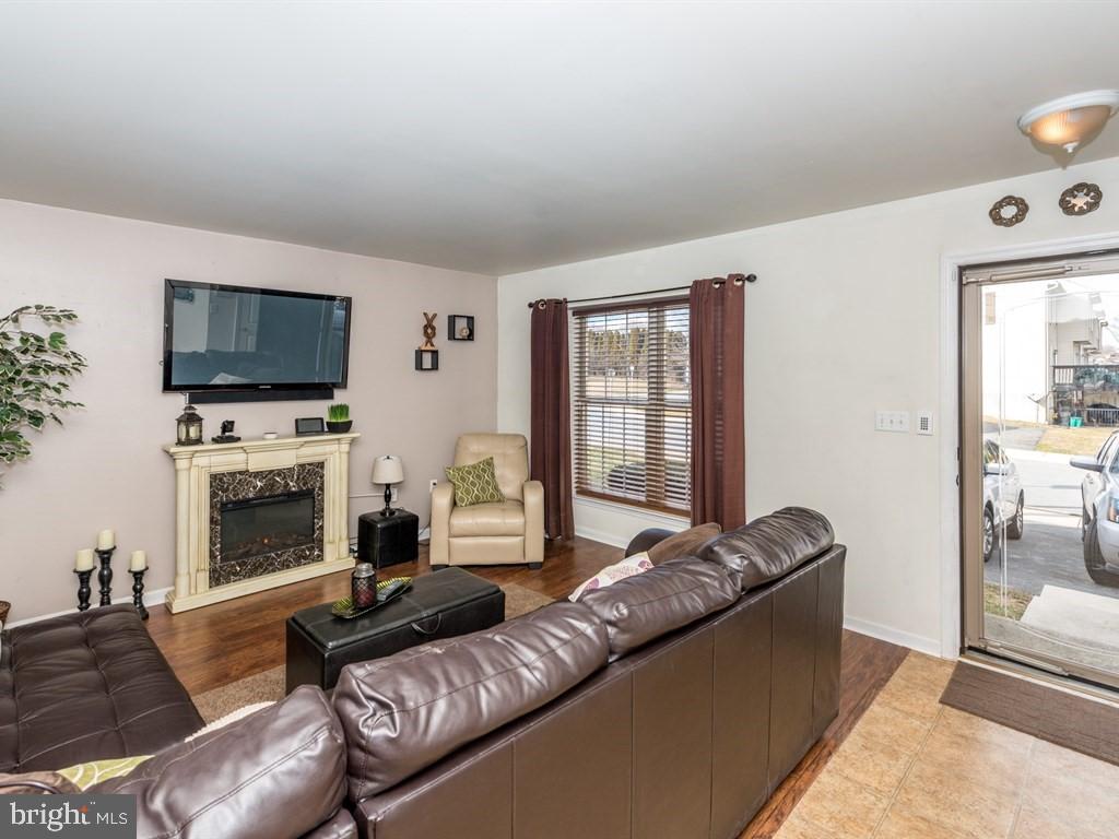 HAMPTON CHASE - Residential