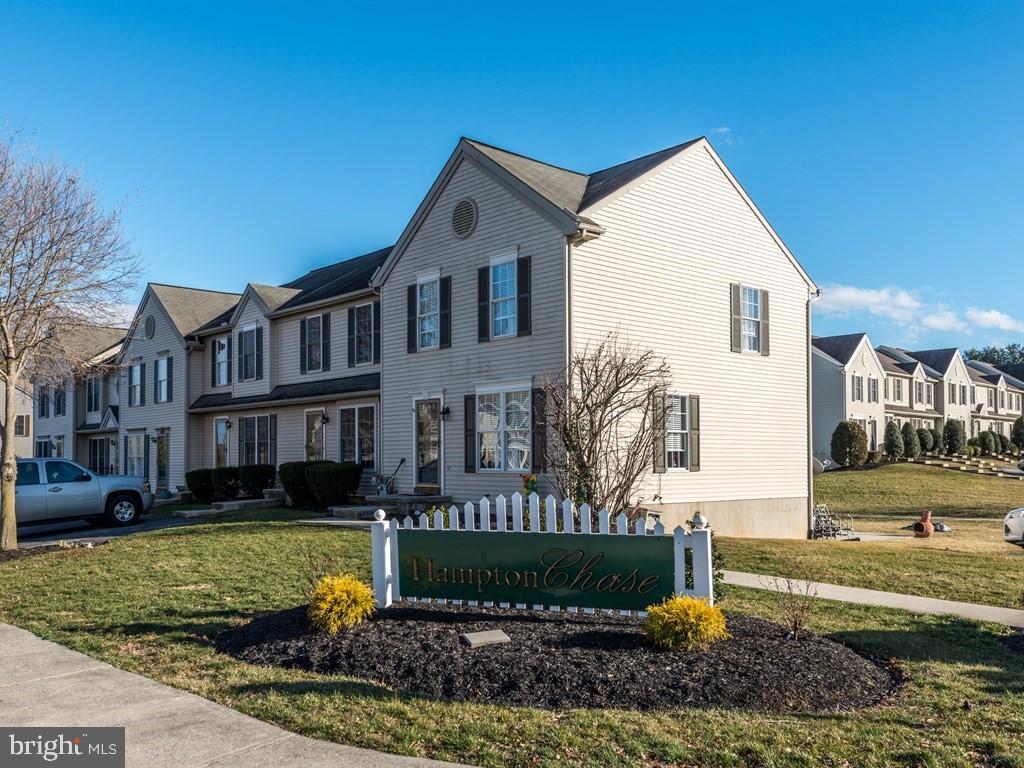 HAMPTON CHASE - Residential