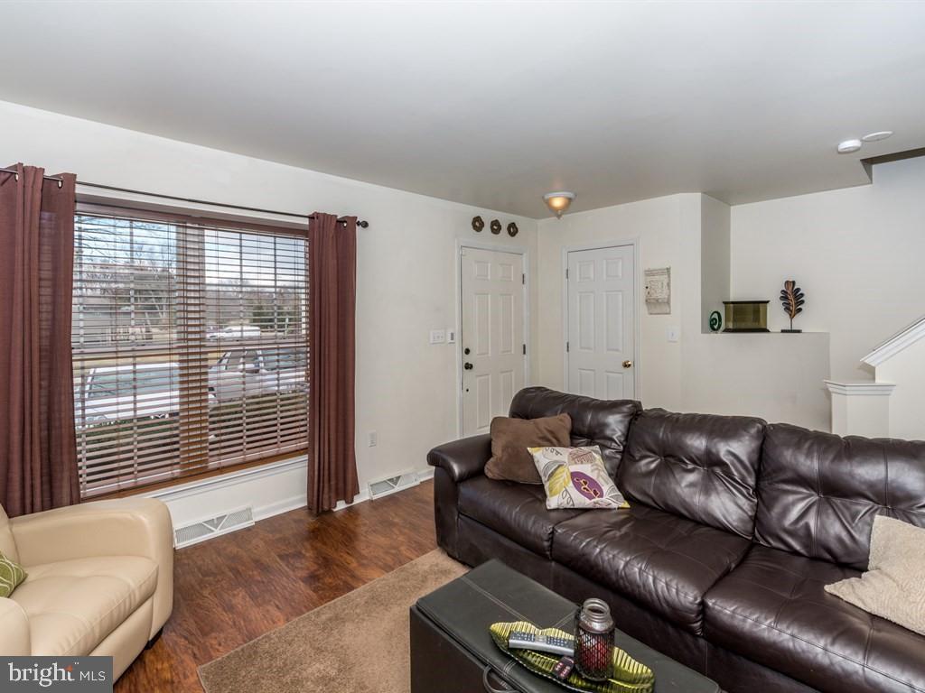 HAMPTON CHASE - Residential