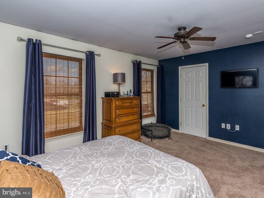 HAMPTON CHASE - Residential