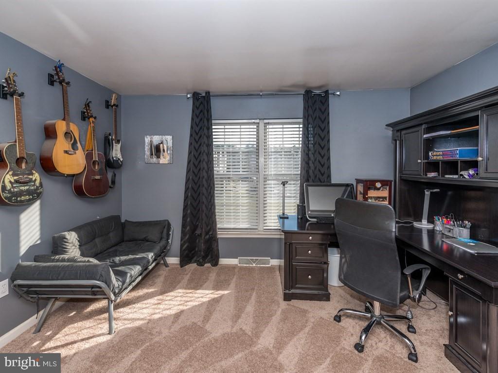HAMPTON CHASE - Residential