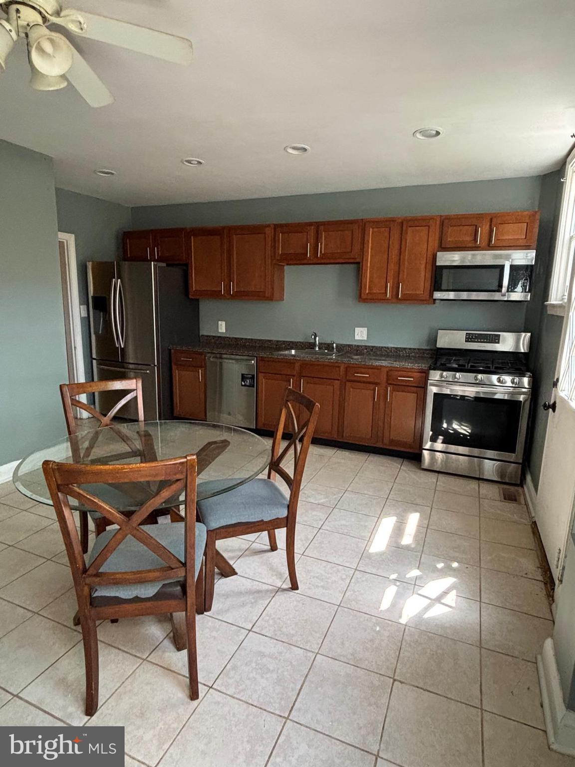 1428 N ELLWOOD AVENUE