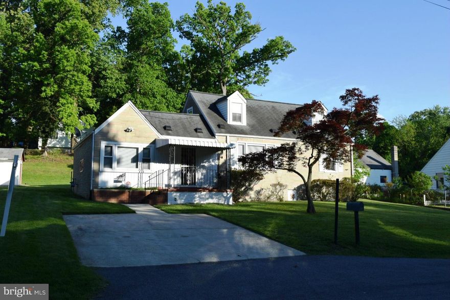 Nice, comfortable home in a very good condition,  quiet area, neatly maintain by original owner. Extra-storage, newer washer and dryer. Commuters dream walking distance from Metro,minutes to 495 and major thoroughfare to DC. Short distance to the future Casino, National Harbor, and Virginia.   Ready for a new owner!!