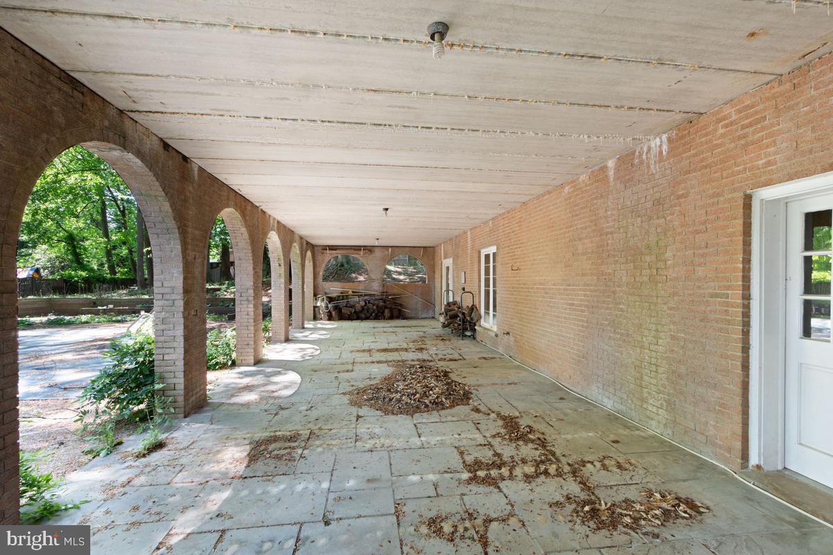 613 RIVERCREST DRIVE