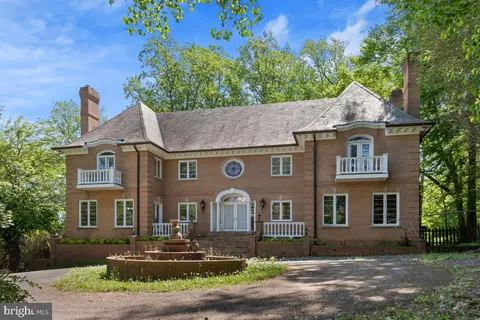 613 Rivercrest Drive, McLean, VA MLS: VAFX2235930