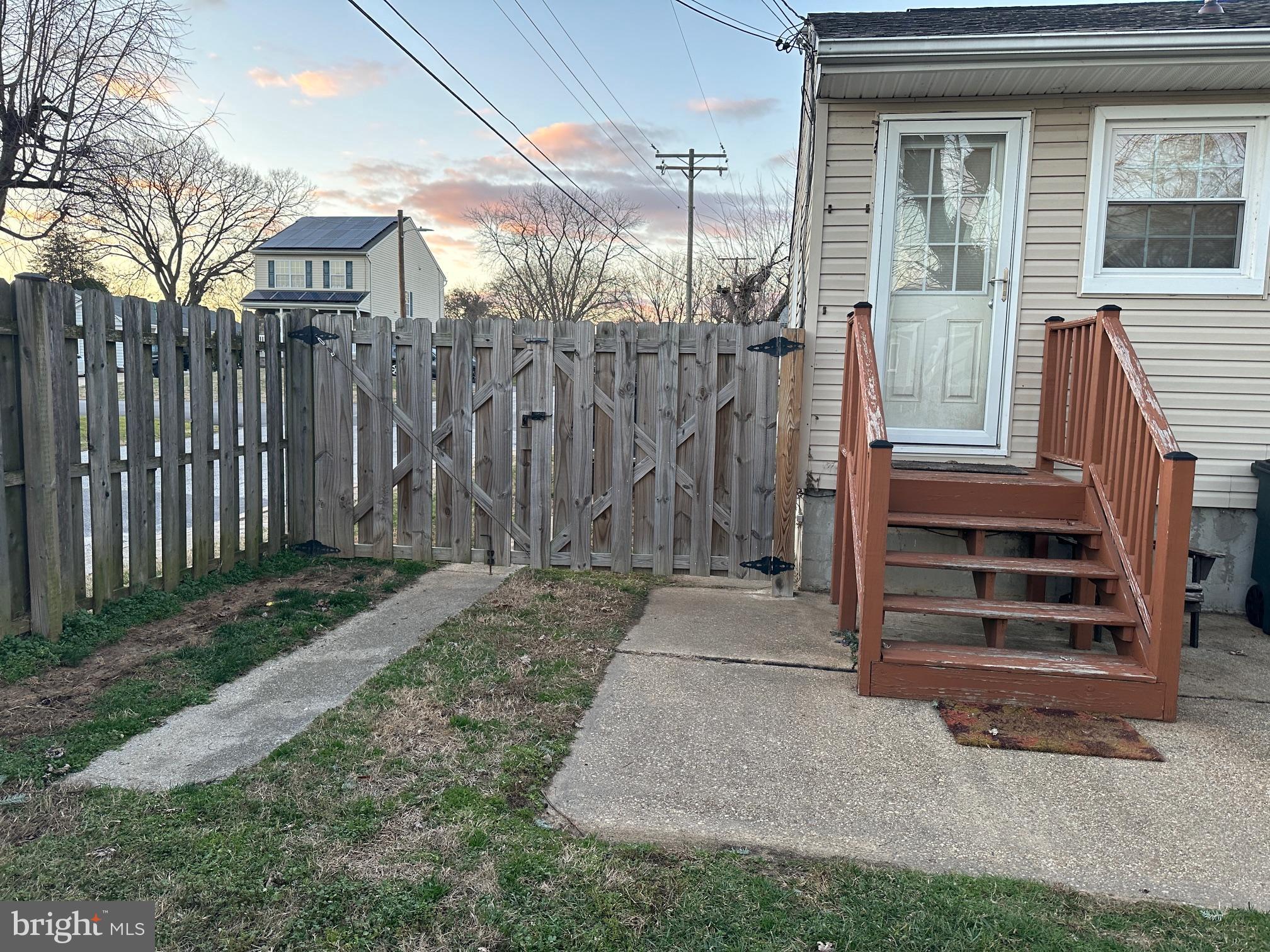 RIVIERA BEACH - Residential