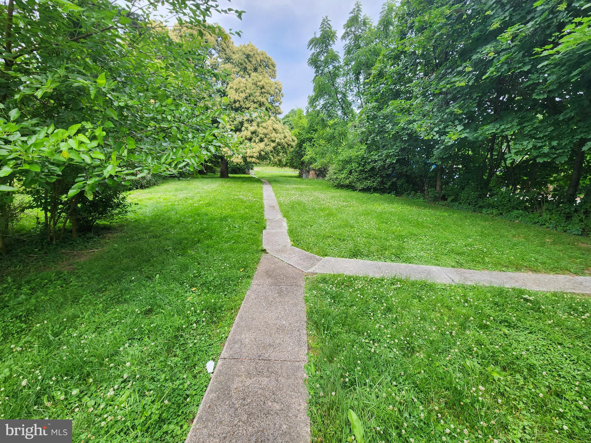 VILLAGE OF LINGLESTOWN - Residential Income