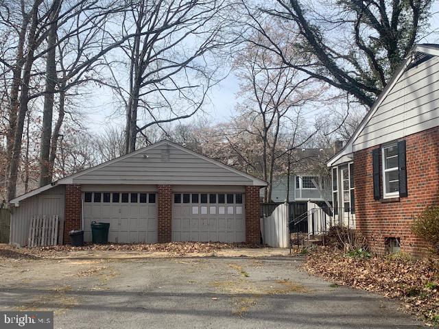 FAIRFAX HILLS - Residential