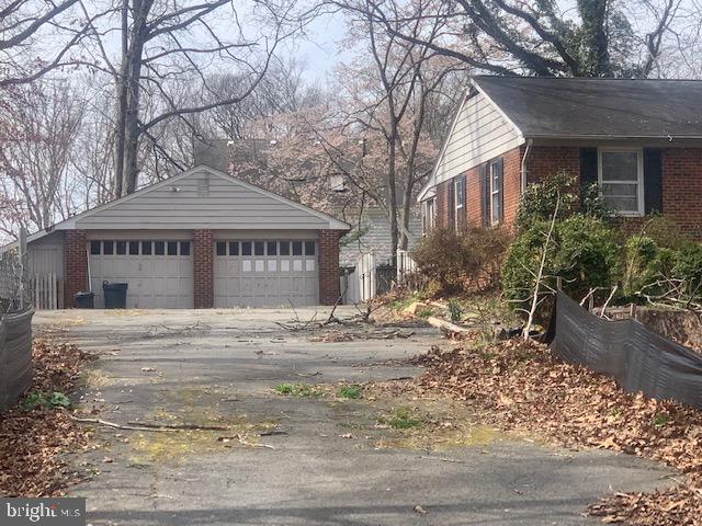 FAIRFAX HILLS - Residential