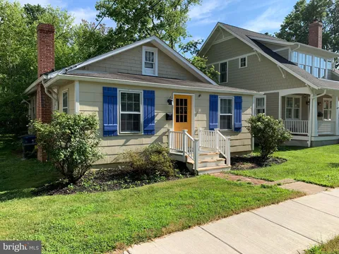 8 W Alexandria Avenue, Alexandria, VA MLS: VAAX2042370