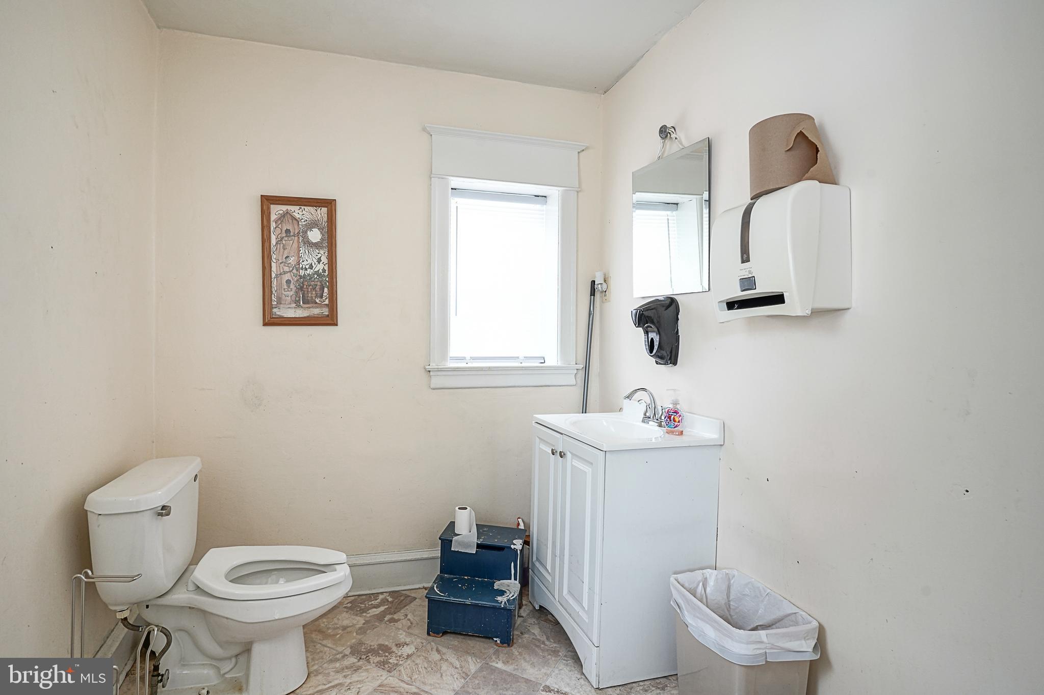 BRIDESBURG - Commercial Sale