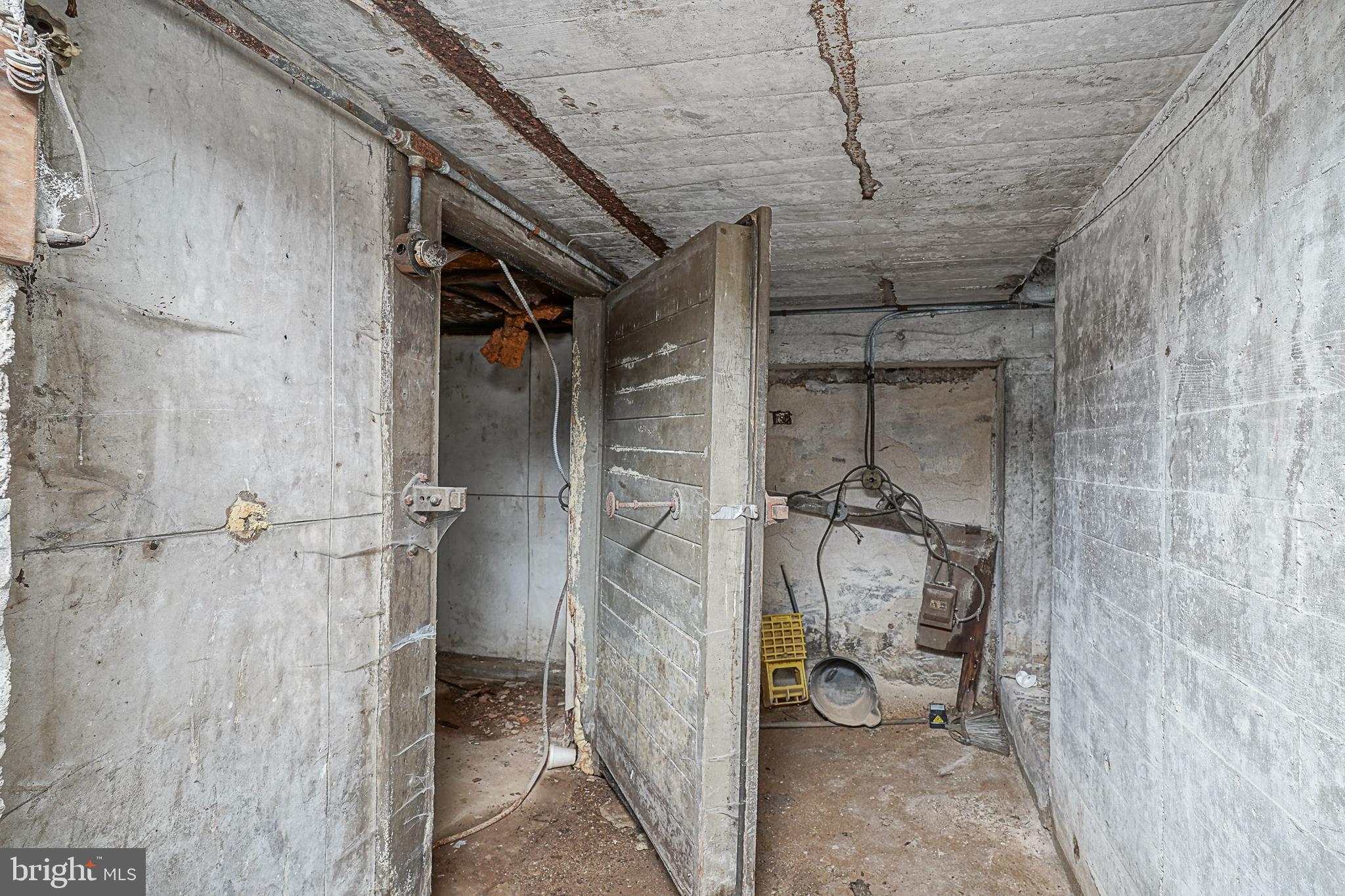 BRIDESBURG - Commercial Sale