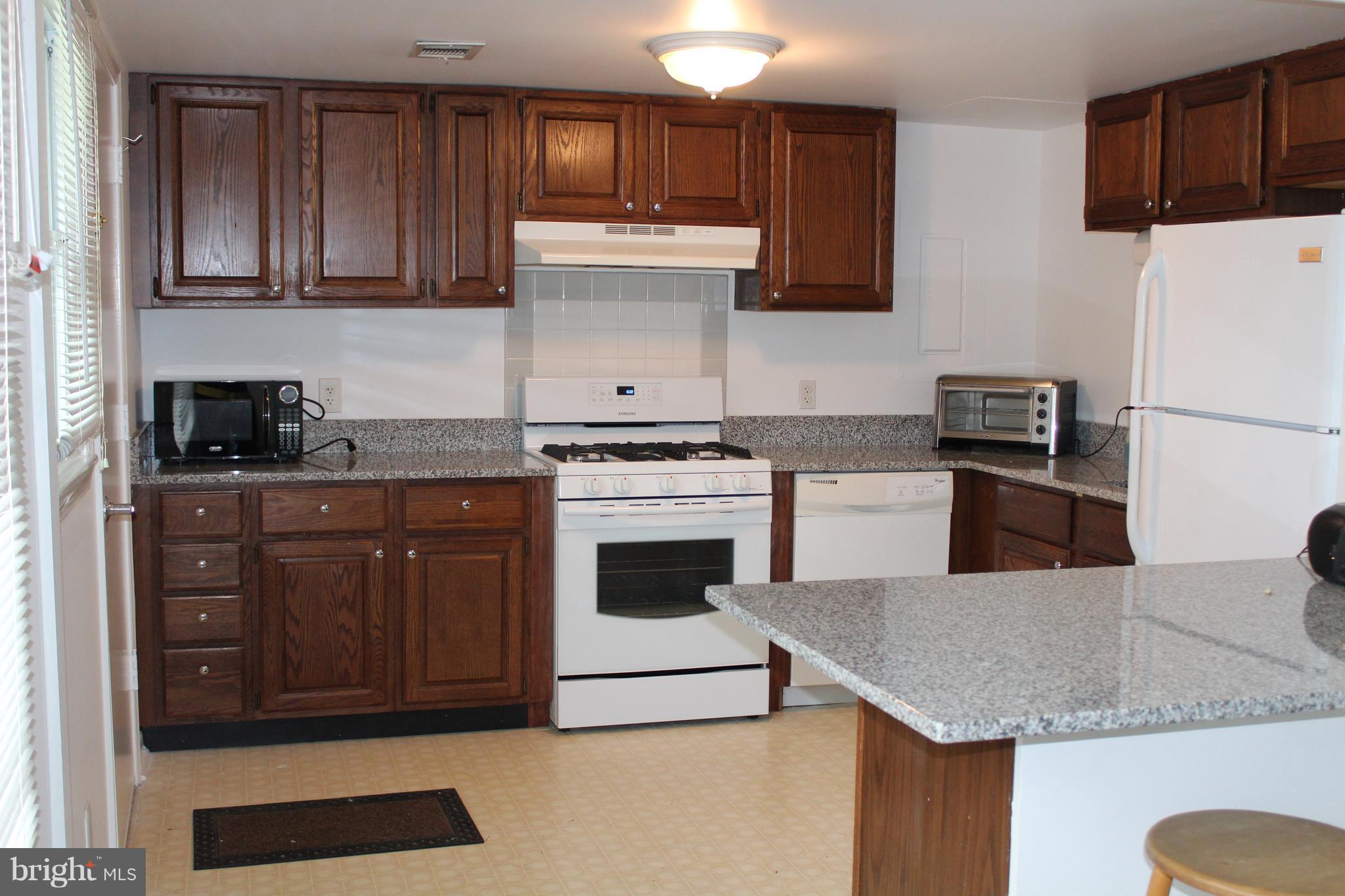 PIMMIT HILLS - Residential Lease