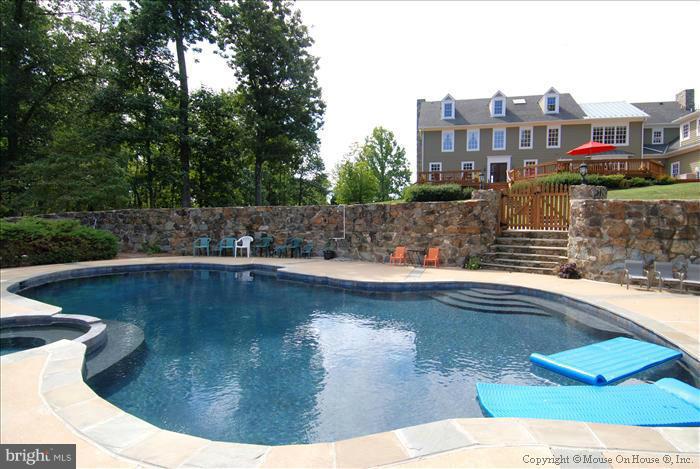 POSSUM HOLLOW FARM - Residential