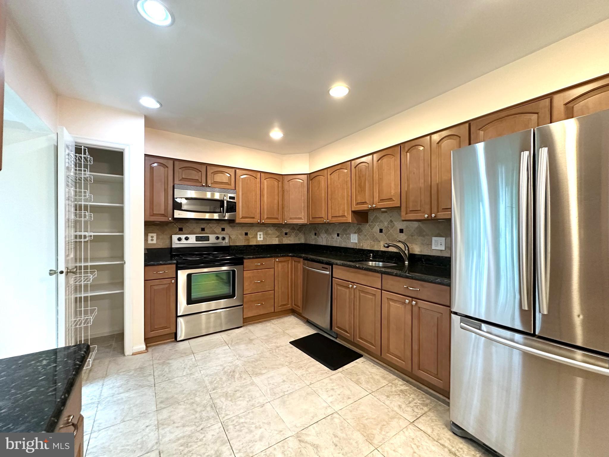 TOWNES OF WAKEFIELD - Residential Lease