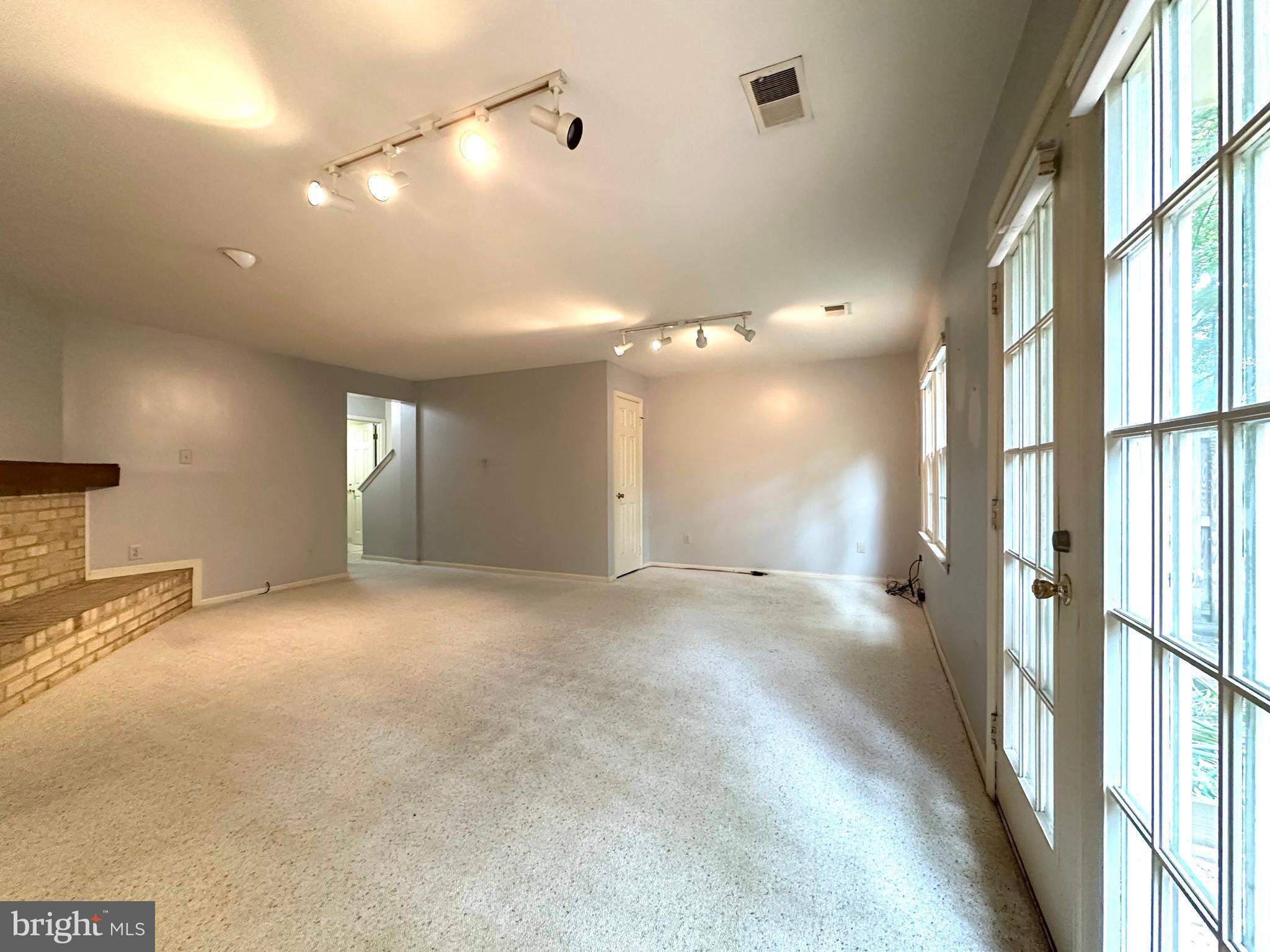 TOWNES OF WAKEFIELD - Residential Lease