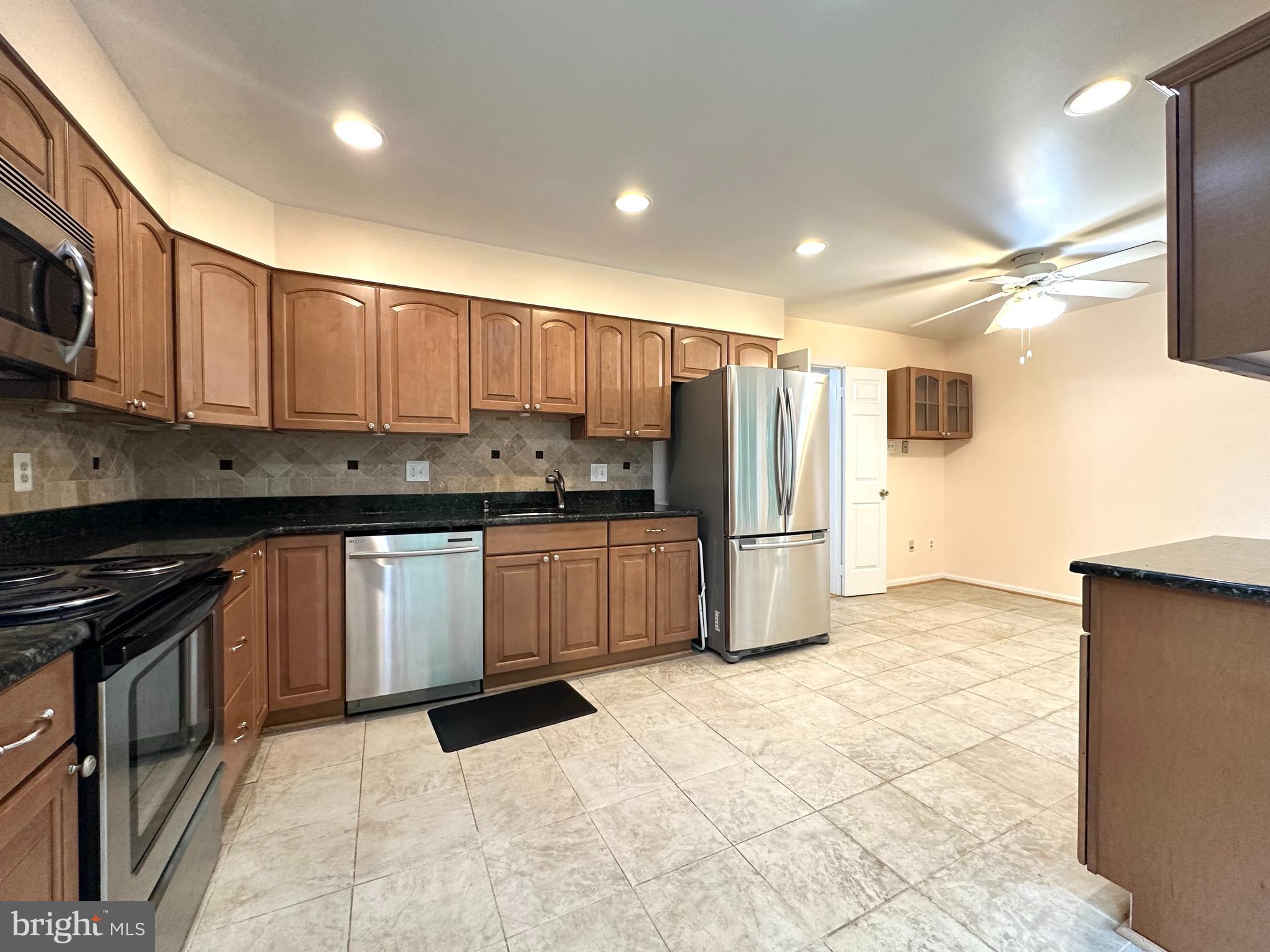 TOWNES OF WAKEFIELD - Residential Lease