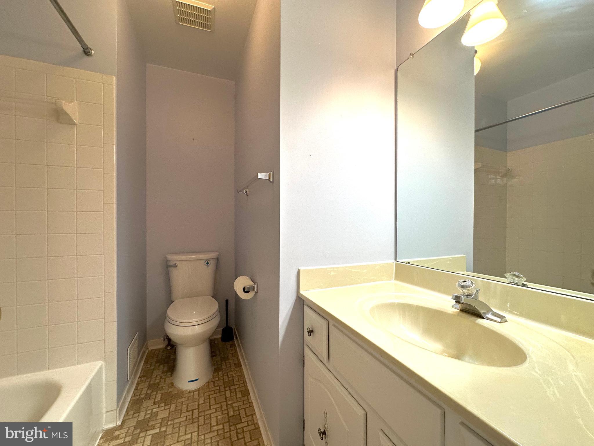 TOWNES OF WAKEFIELD - Residential Lease