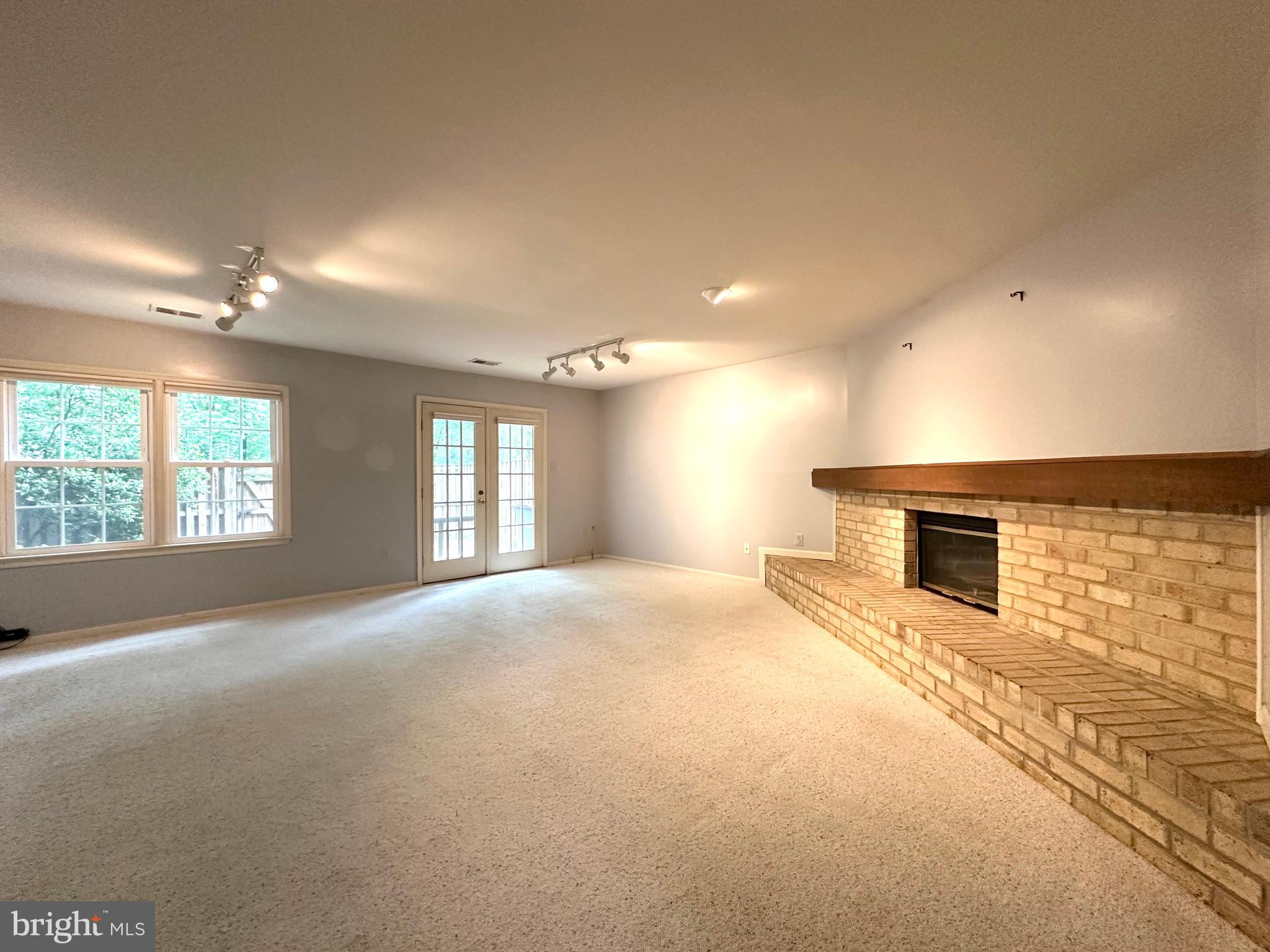 TOWNES OF WAKEFIELD - Residential Lease