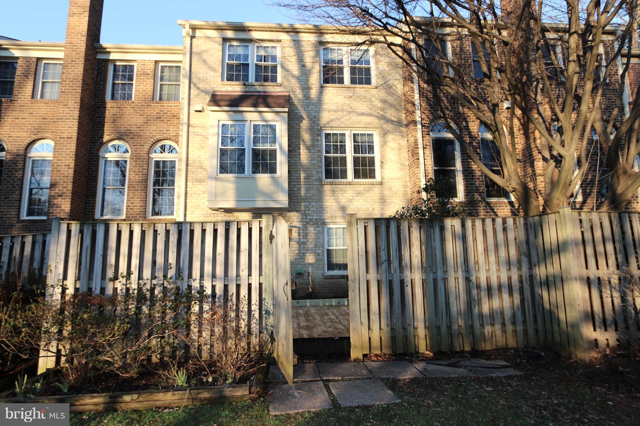 TOWNES OF WAKEFIELD - Residential Lease