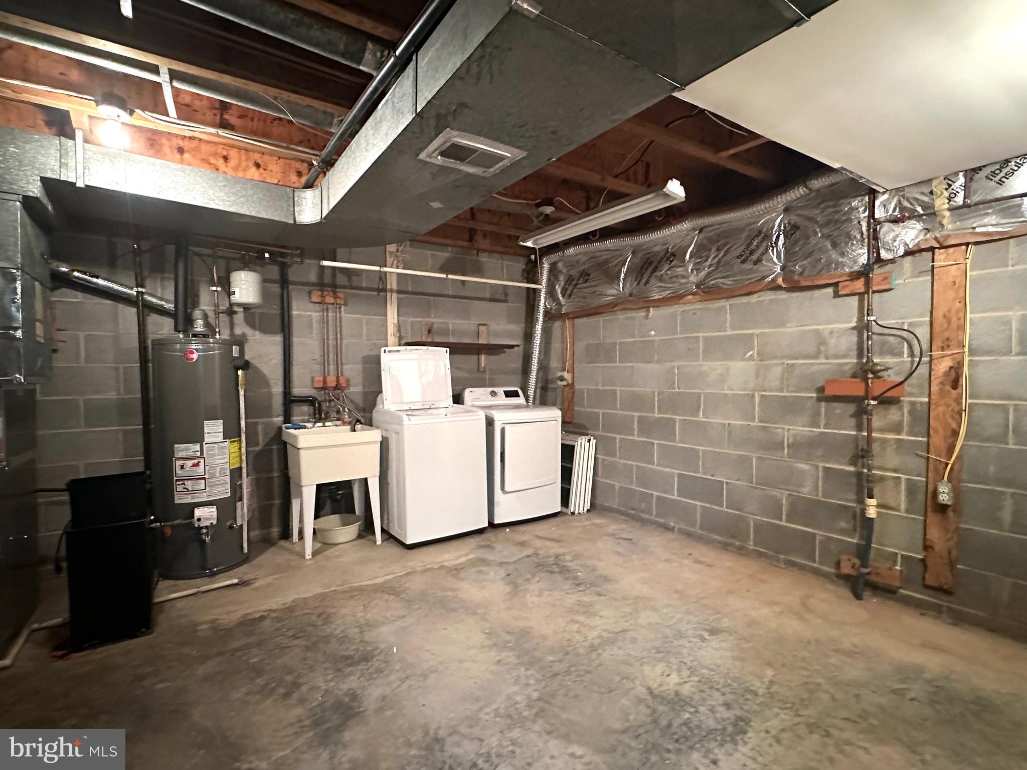 TOWNES OF WAKEFIELD - Residential Lease