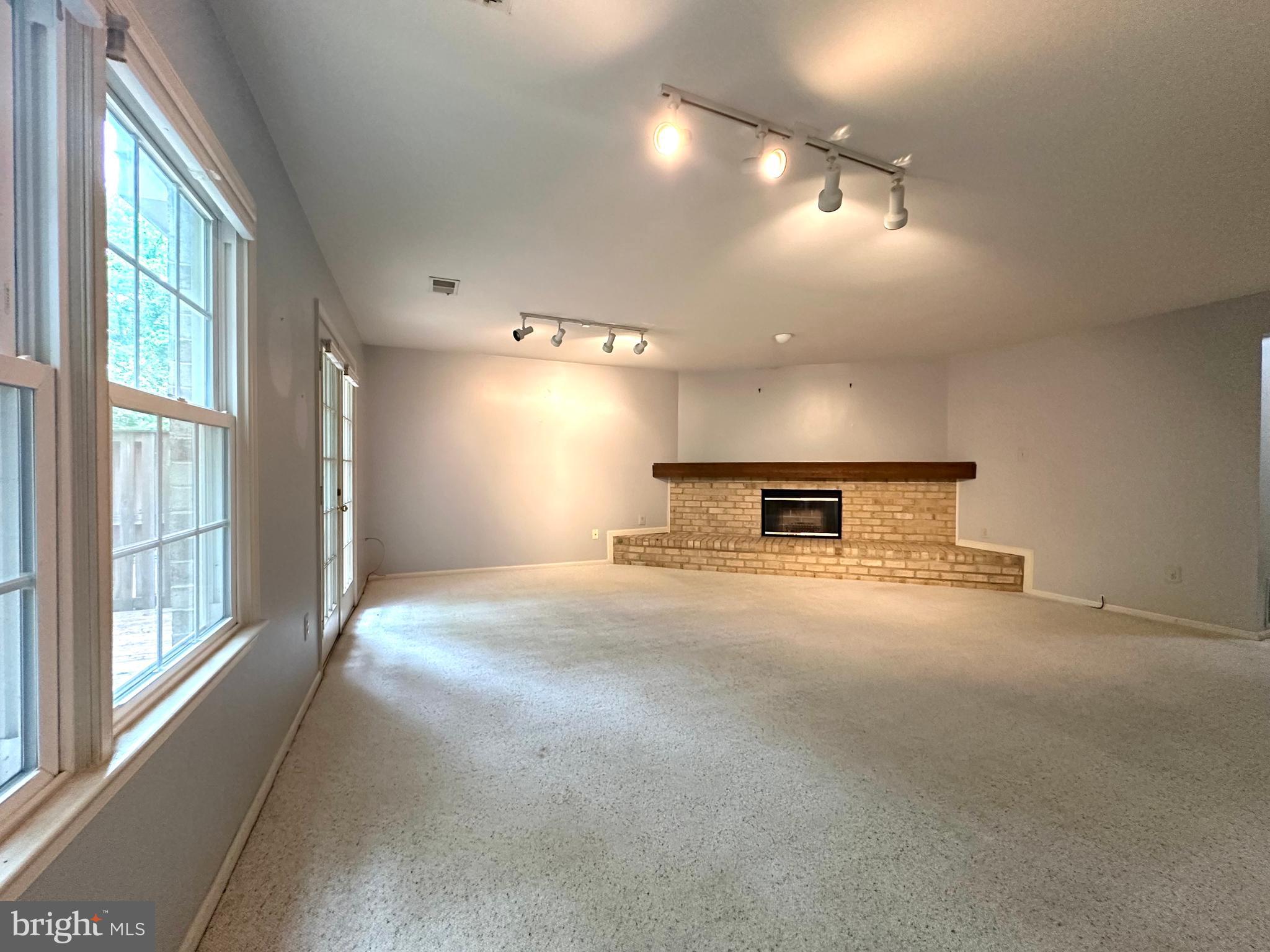 TOWNES OF WAKEFIELD - Residential Lease