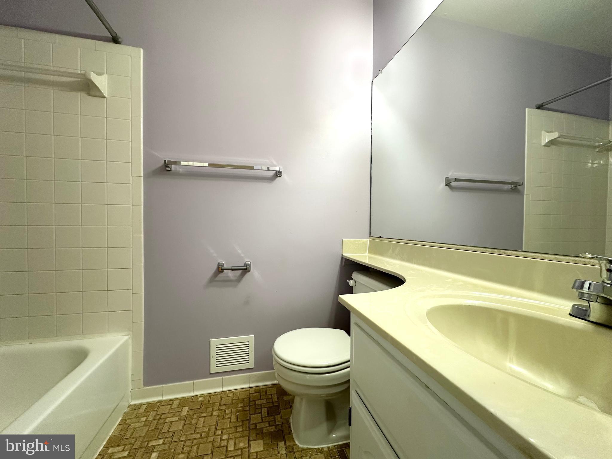 TOWNES OF WAKEFIELD - Residential Lease