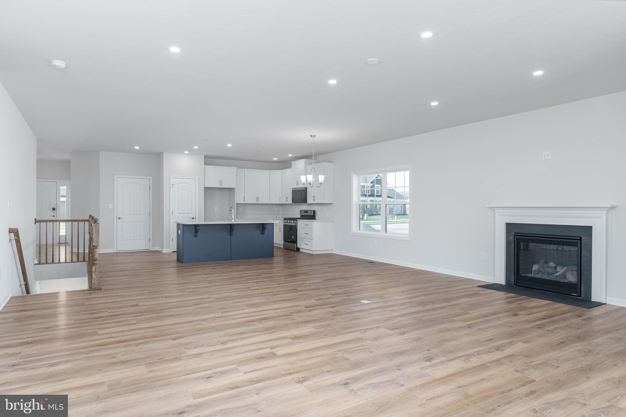 APPLEVIEW ESTATES - Residential