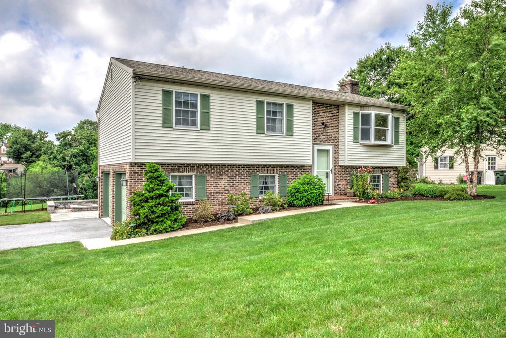 Photo of 12 Pewter Drive, LITITZ, PA 17543 (MLS # PALA2071870)