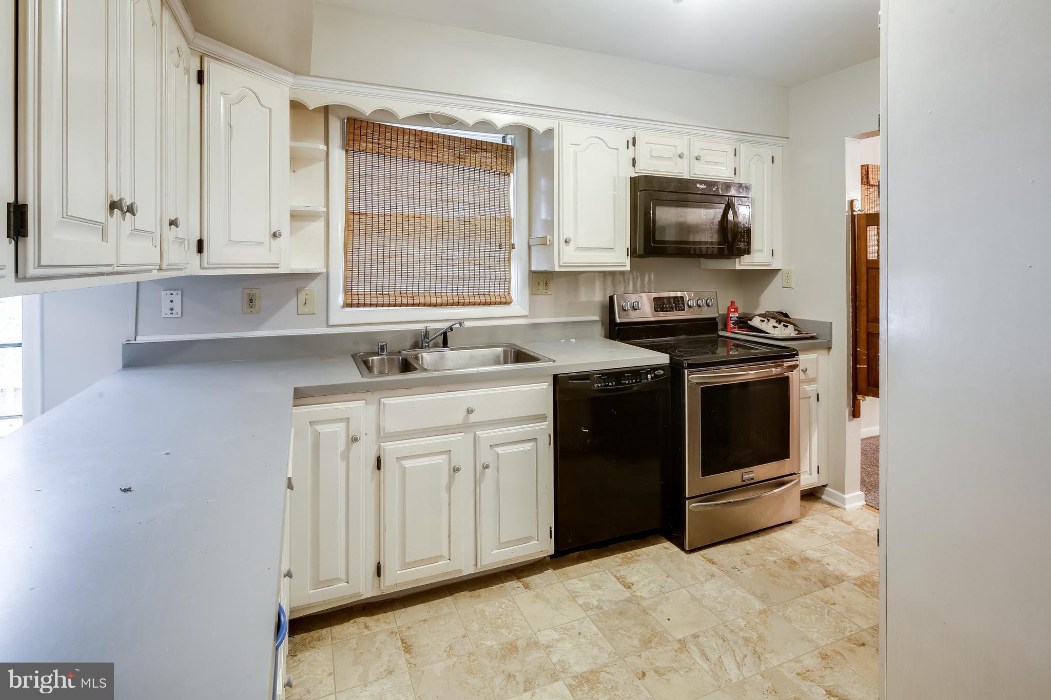 LONGFELLOW - Residential Lease