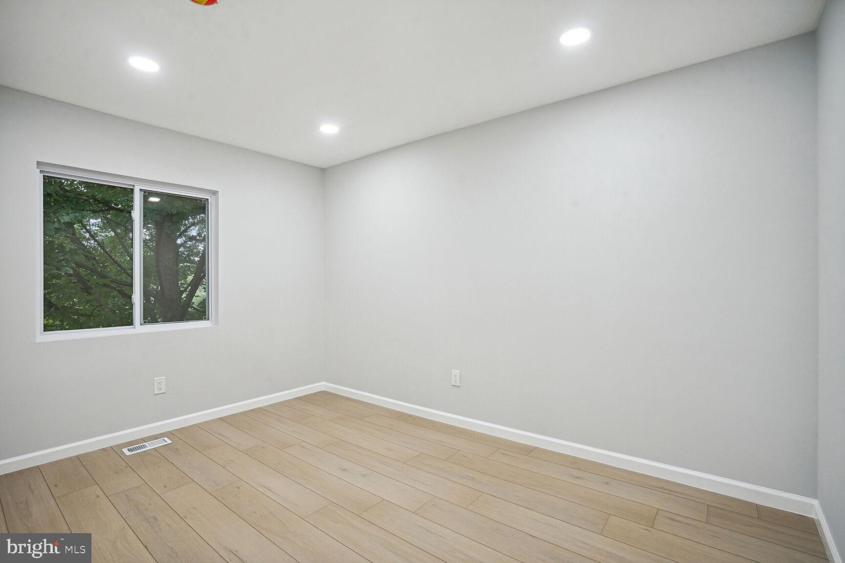 LAKE BRADDOCK - Residential