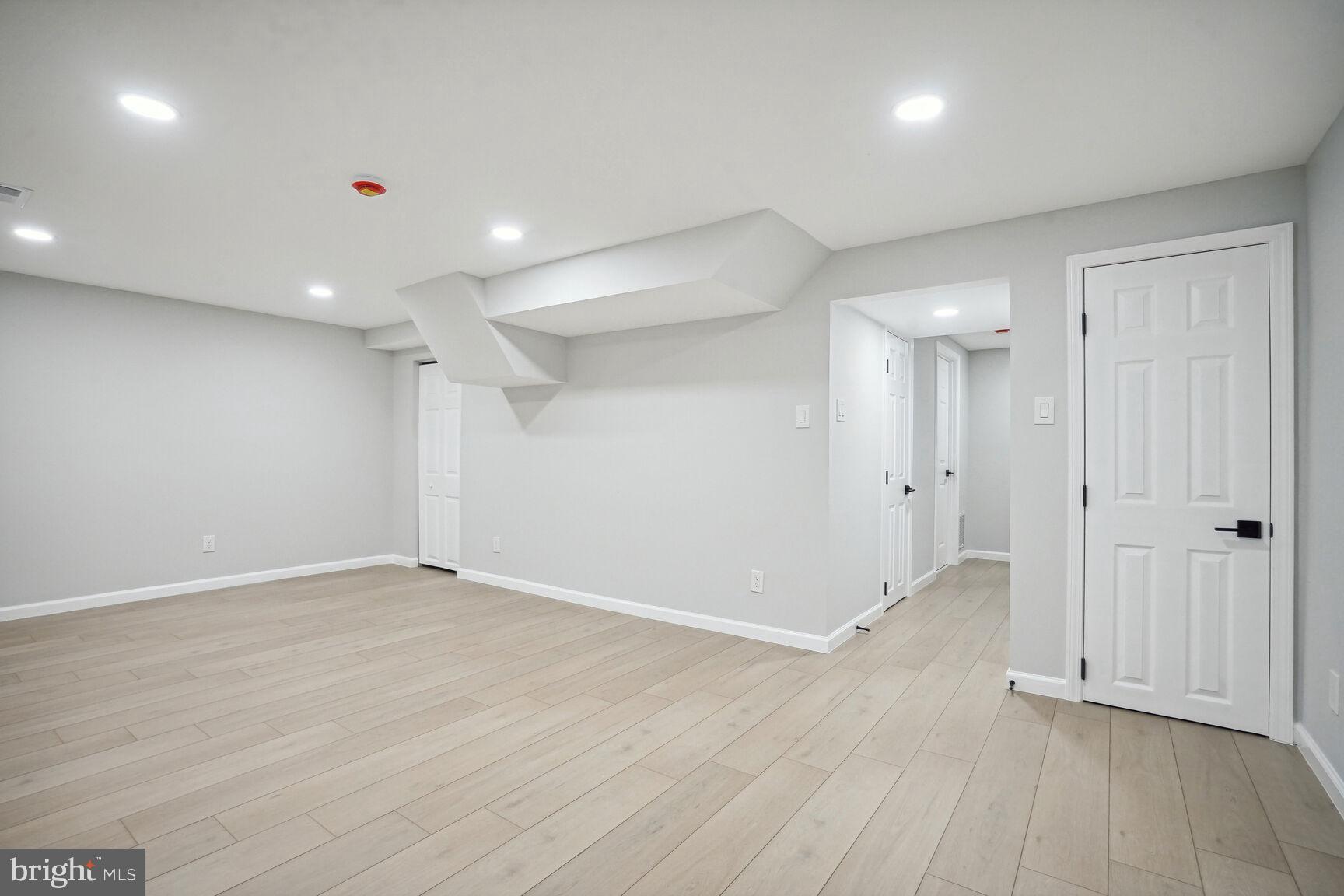 LAKE BRADDOCK - Residential