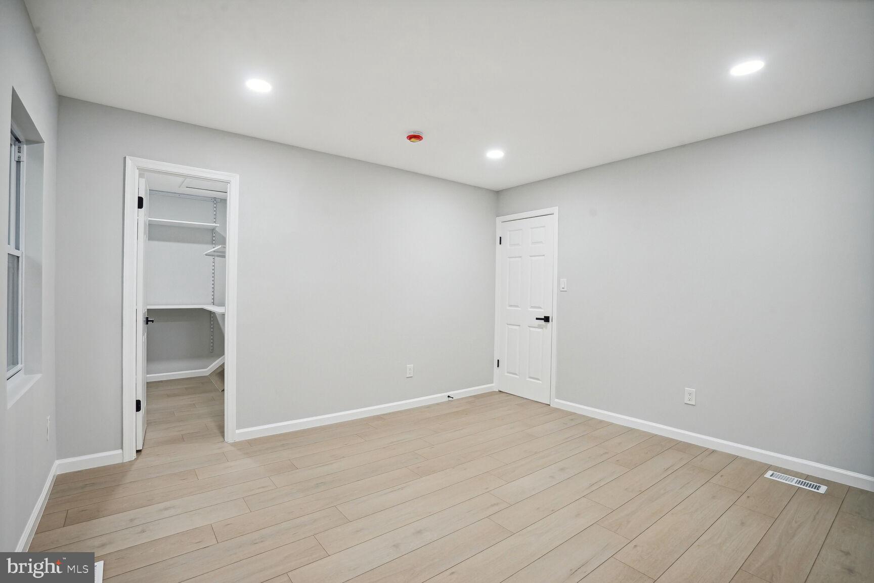 LAKE BRADDOCK - Residential