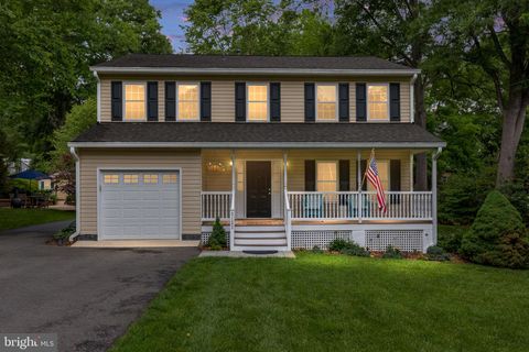Photo of 3123 Woodland Lane, ALEXANDRIA, VA 22309 (MLS # VAFX2314620)