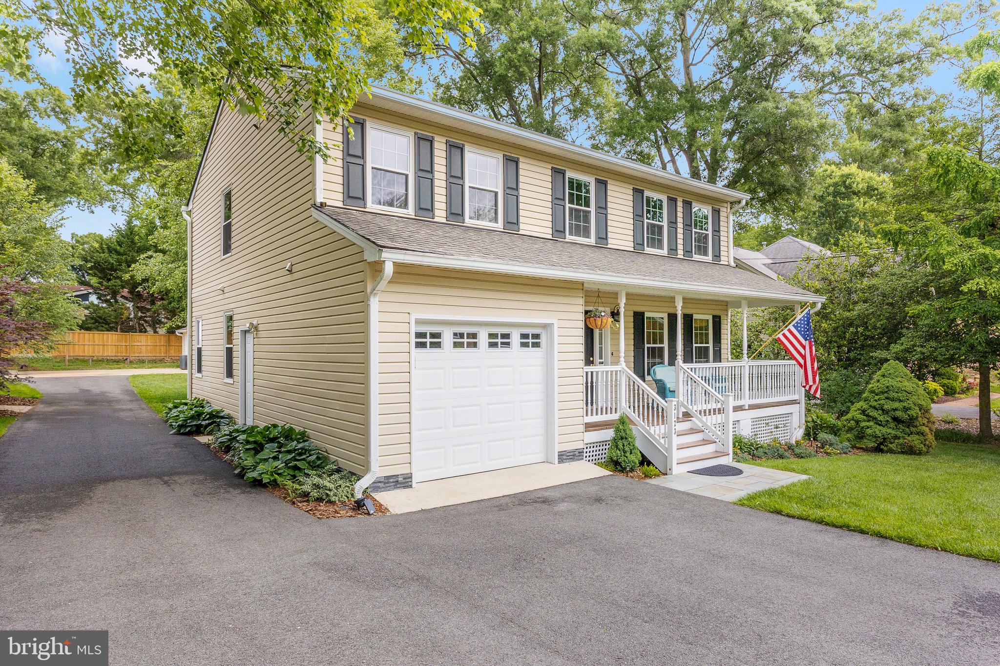 3123 WOODLAND LANE