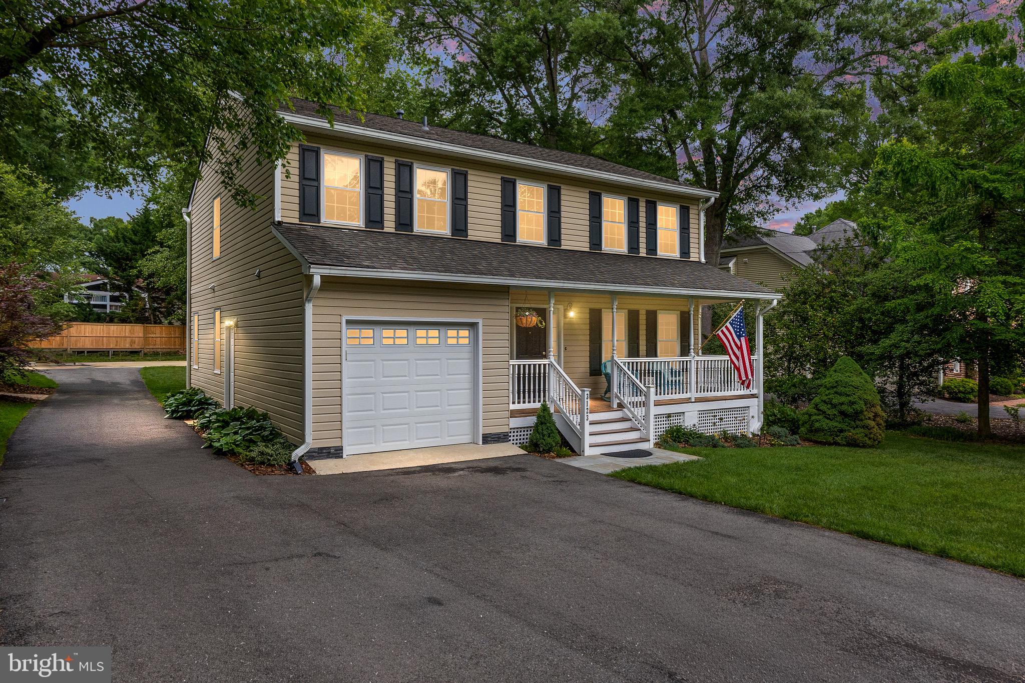 3123 WOODLAND LANE