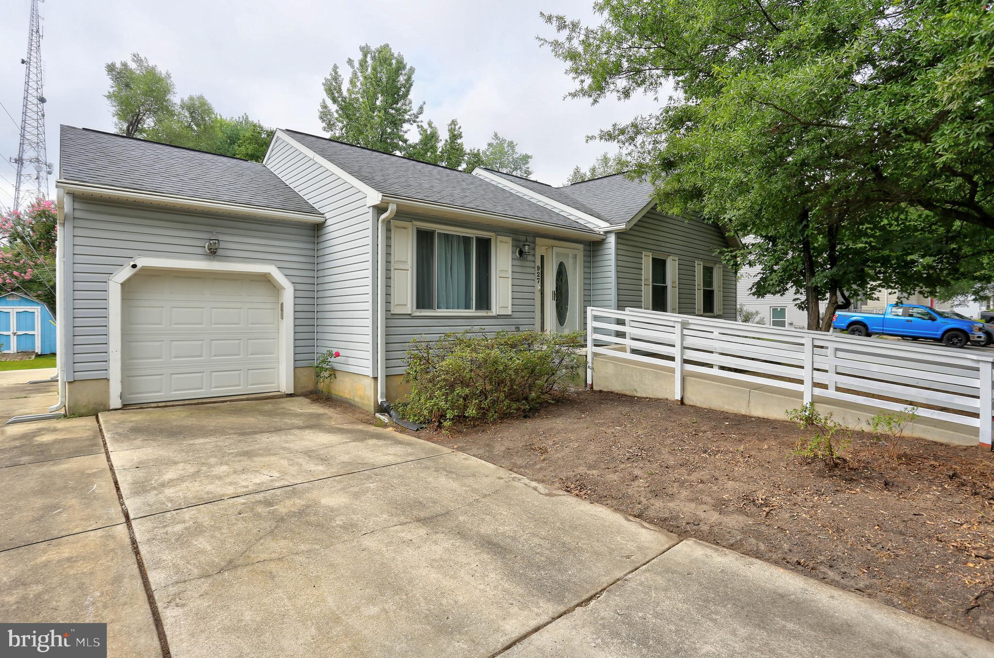 927 LAUREN WAY